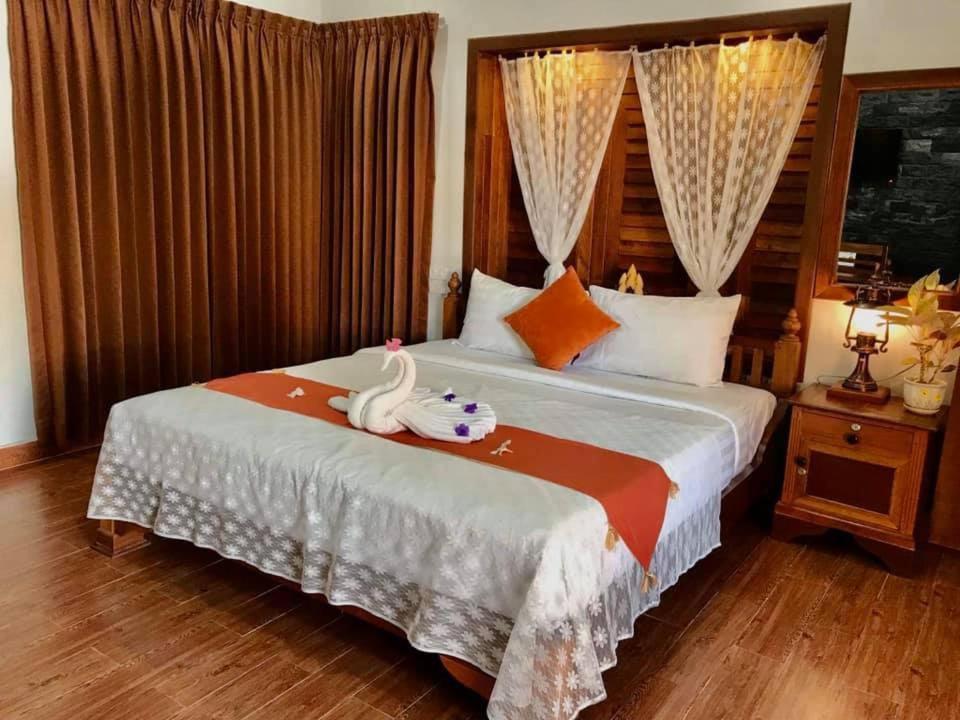 Ravorn Villa Boutique Battambang Exteriör bild
