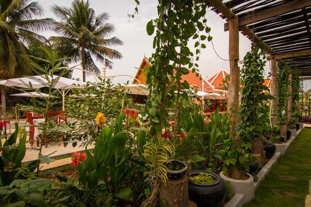 Ravorn Villa Boutique Battambang Exteriör bild