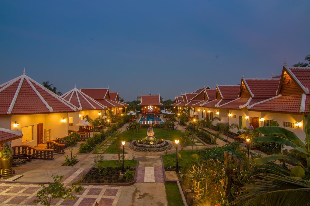 Ravorn Villa Boutique Battambang Exteriör bild