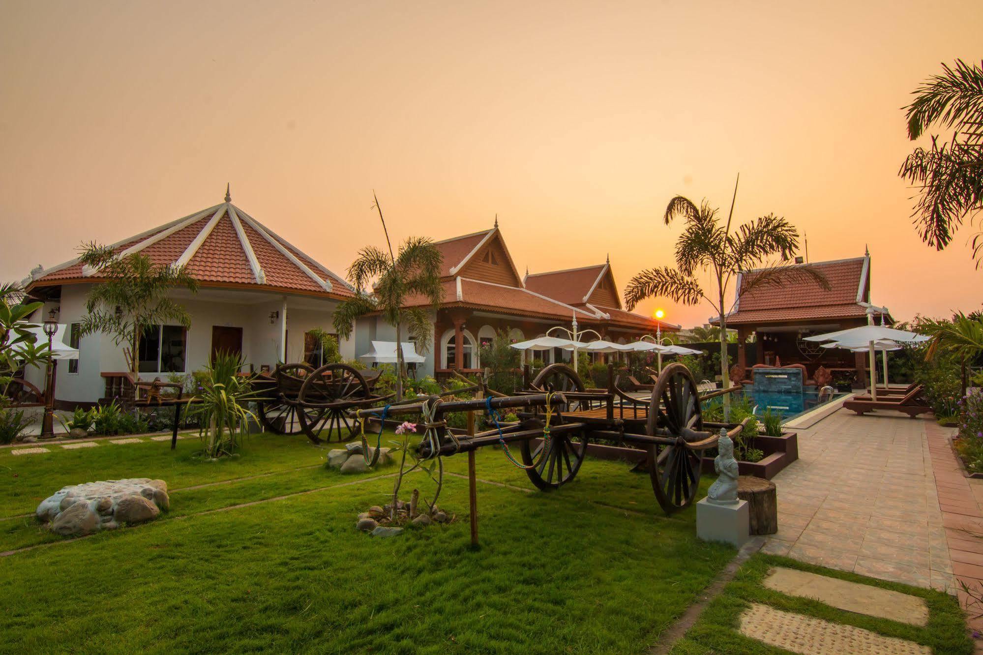 Ravorn Villa Boutique Battambang Exteriör bild