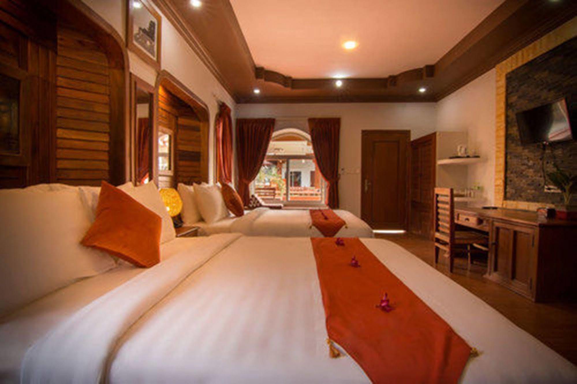 Ravorn Villa Boutique Battambang Exteriör bild