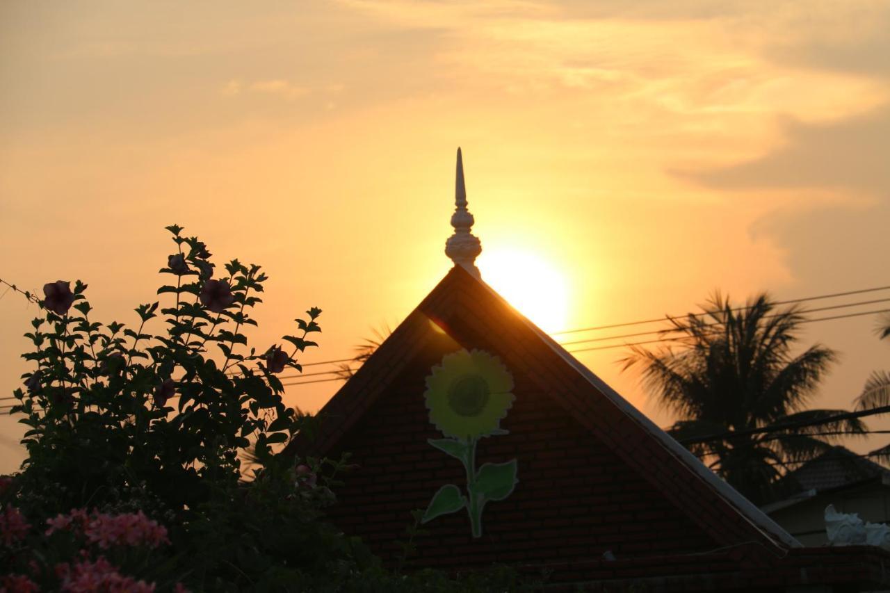 Ravorn Villa Boutique Battambang Exteriör bild